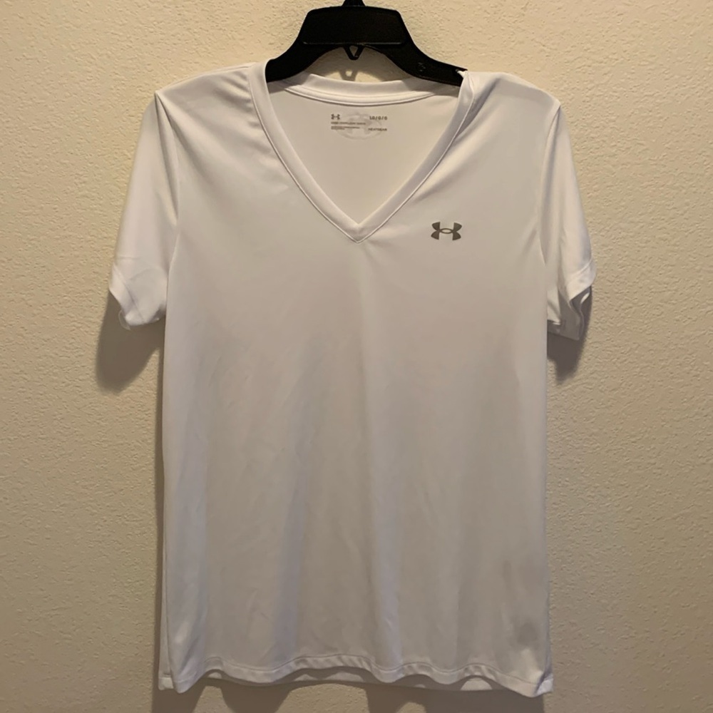 Under Armour Womens HEATGEAR White Top. EUC. No stains. Emblem’s-No cracks/Sz L 